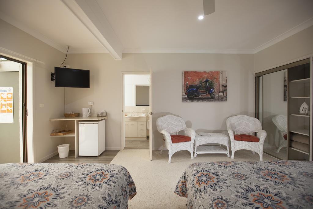 Batemans Bay Manor - Bed And Breakfast Room photo